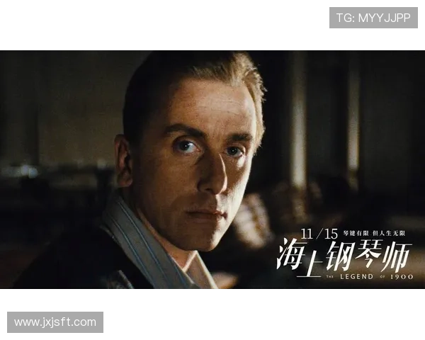 追忆绿茵传奇足球明星的辉煌岁月与不朽精神海报展览