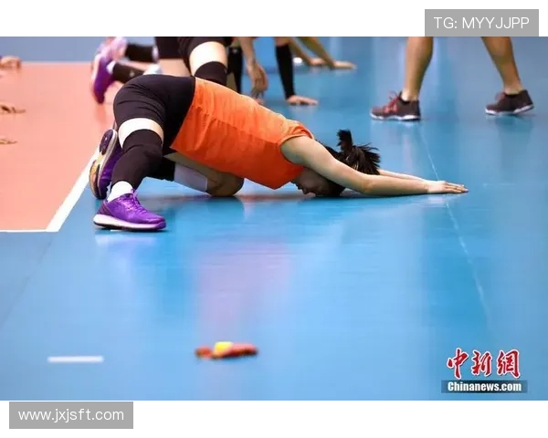 中国足球明星的精彩人生与趣事揭秘，带你走近他们的球场与生活